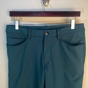 Lululemon Men's solid green performance flat front chino Golf Pants 30 X 28 EUC